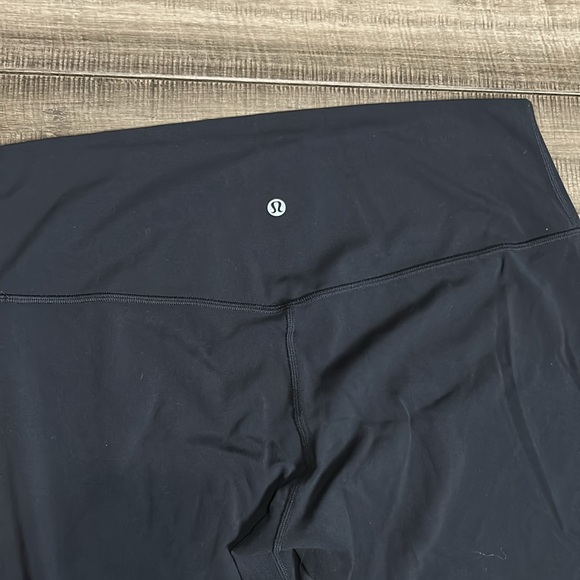 EUC Lululemon Align Crop *21". Black size 14 - Picture 6 of 9